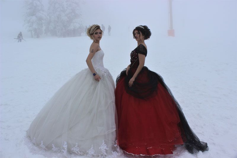 Uludağ'da herkes kaydı onlar gelin saçı yaptı - Resim: 2