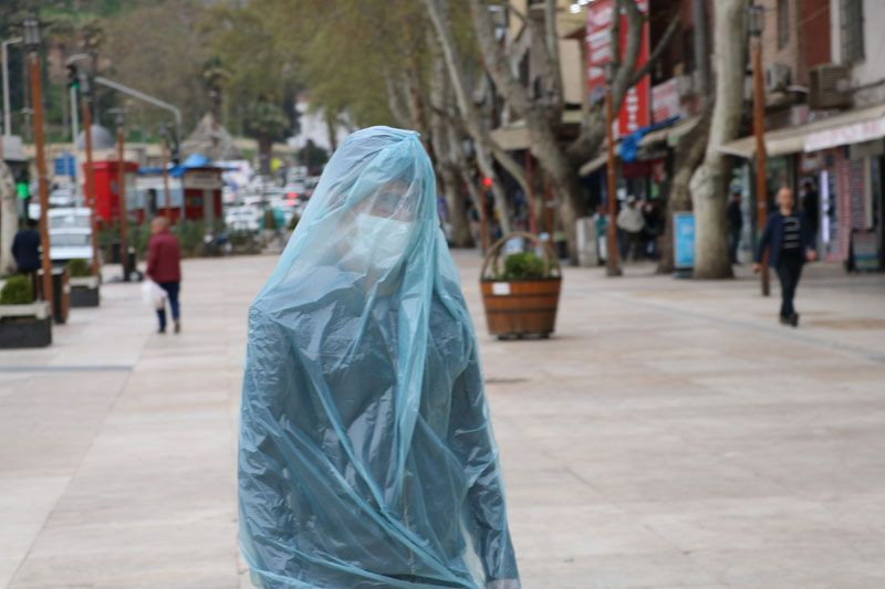 Kahramanmaraş'ta koronavirüse karşı çöp poşeti giydi - Resim: 1