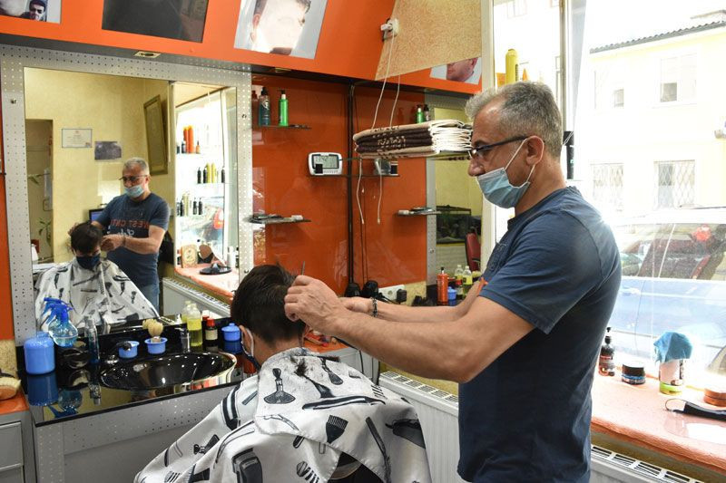 Avusturya’da Kovid-19 nedeniyle kapanan kuaför ve alışveriş merkezleri yeniden açıldı - Resim: 2