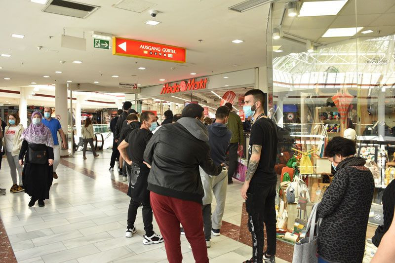 Avusturya’da Kovid-19 nedeniyle kapanan kuaför ve alışveriş merkezleri yeniden açıldı - Resim: 4