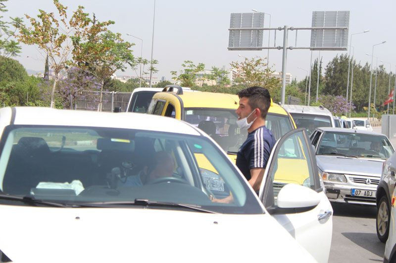 Antalya'da tuhaf olay kazaya koşanlar sürücüyü donmuş halde buldu - Resim: 1