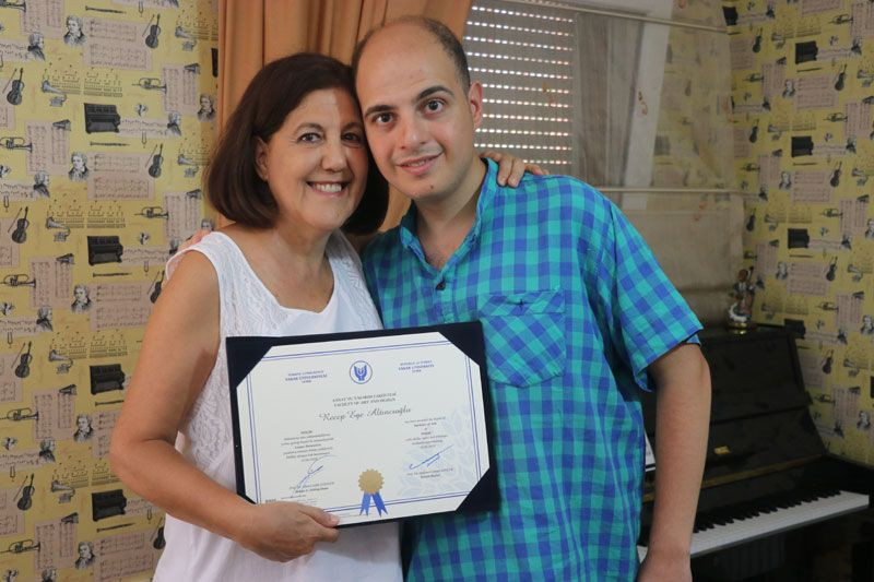 'Konuşamaz' denilen otizmli Recep Ege şan bölümünden mezun oldu - Resim: 1