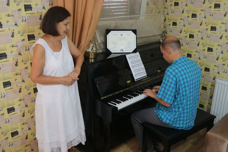 'Konuşamaz' denilen otizmli Recep Ege şan bölümünden mezun oldu - Resim: 2