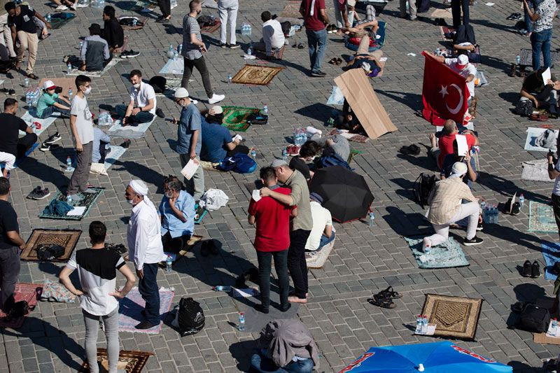 Ayasofya'ya akın var! Sabaha kadar beklediler ardından Ayasofya'ya koştular - Resim: 3