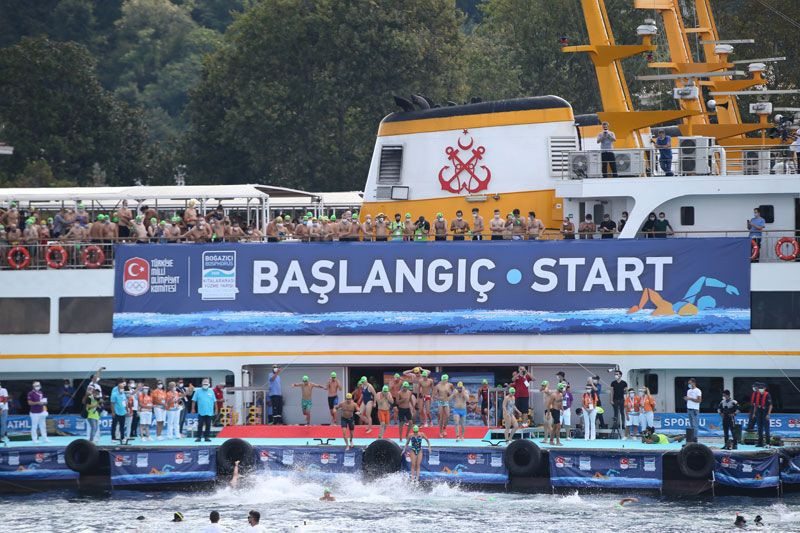 İstanbul Boğazı'nda 32'nci Boğaziçi Kıtalararası Yüzme Yarışı heyecanı yaşandı - Resim: 1