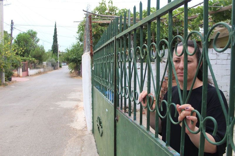 Antalya'da 3 aydır evinden çıkamıyor kapılara kilit üstüne kilit taktırdı - Resim: 1