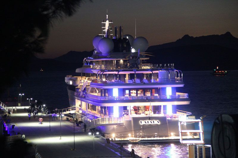 Katar kraliyet ailesi 2 kamyon eşya 500 valizle Bodrum’a geldi - Resim: 3