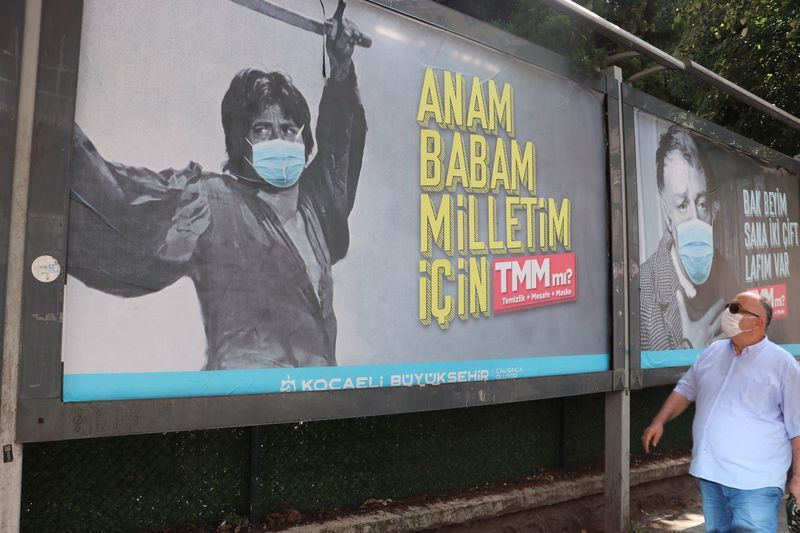 Gören bir daha baktı! Belediyeden herkesi şaşırtan afişler - Resim: 3