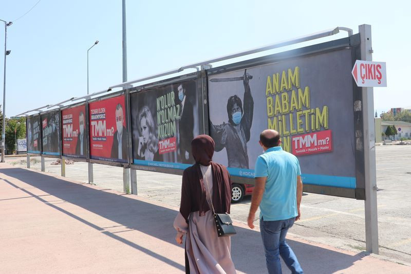 Gören bir daha baktı! Belediyeden herkesi şaşırtan afişler - Resim: 2