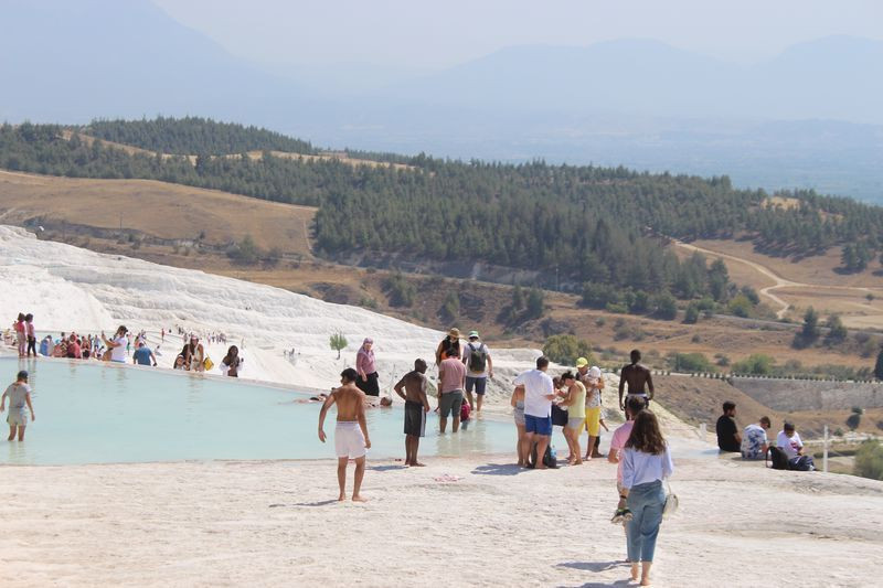 Virüsü unuttular! Sıcaklardan bunalan beyaz cennete kaçtı - Resim: 4