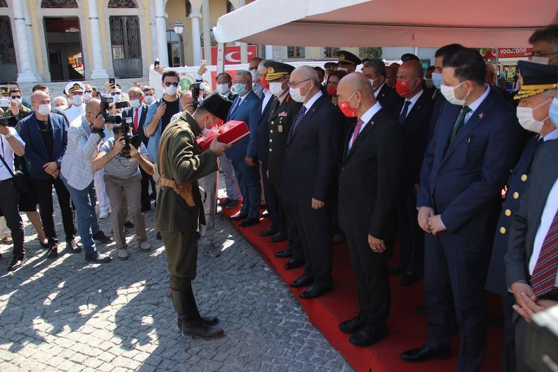 İzmir'de Solo Türk ve Türk Yıldızlarının gösterisi görenleri büyüledi - Resim: 1
