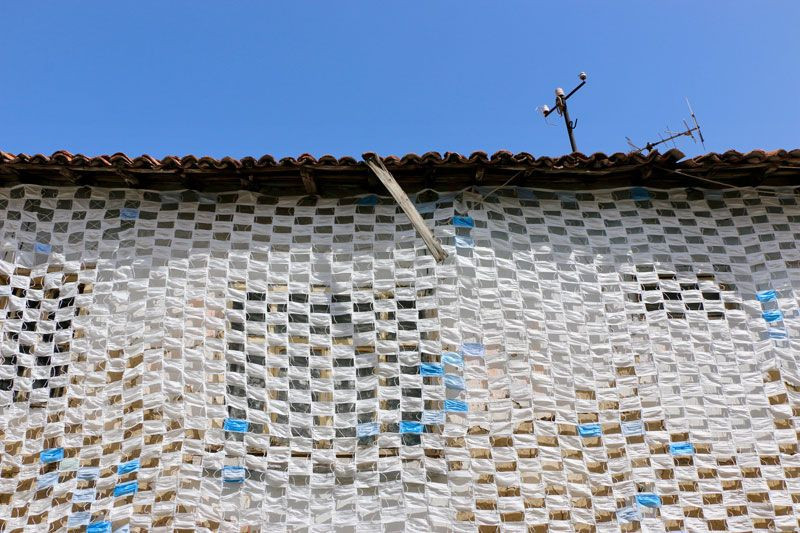 Eskişehir'de evin duvarını boydan boya cerrahi maskelerle kapladı - Resim: 4