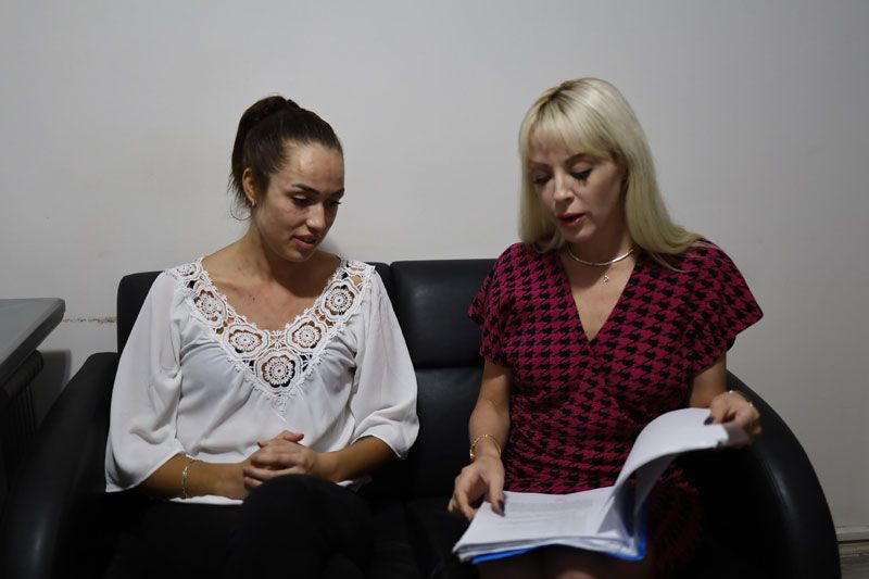 İzmir'de 'gençlik aşısı' yaptıran genç kadın kabusu yaşadı soluğu savcılıkta aldı - Resim: 1