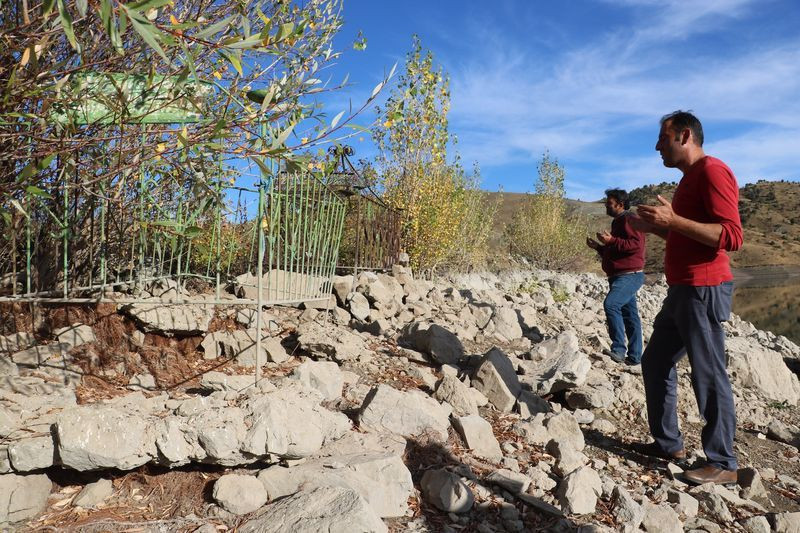 Sivas'ta sular çekildi ortaya çıkanlar tüyler ürpertti! Köylüler tedirgin - Resim: 4