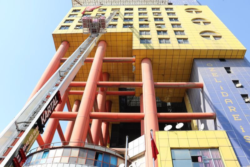 Kahramanmaraş'taki dünyanın en saçma binasından kaçış başladı - Resim: 1