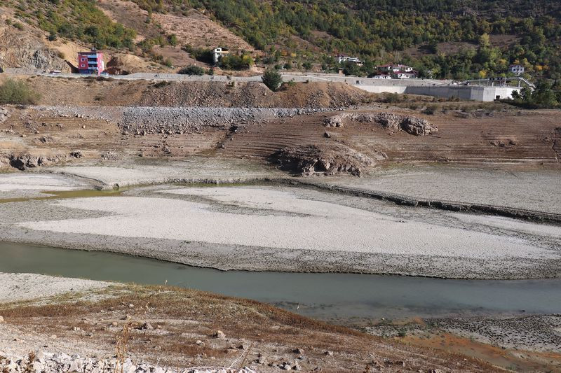 Gümüşhane'de sular çekildi! Korkutan görüntü ortaya çıktı - Resim: 2