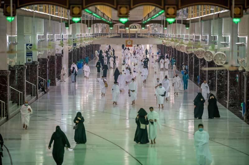 Yurt dışından gelen ilk umre kafilesi 8 ay aradan sonra Kabe'de tavaf yaptı - Resim: 1