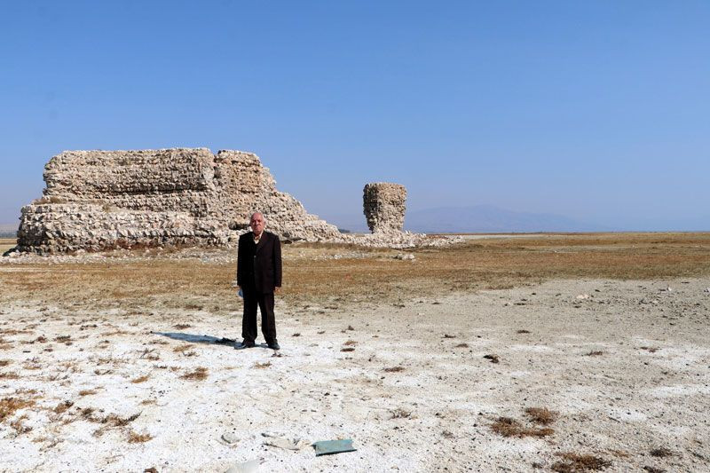 Van Gölü'nde sular çekildi tarihi kale ortaya çıktı - Resim: 2