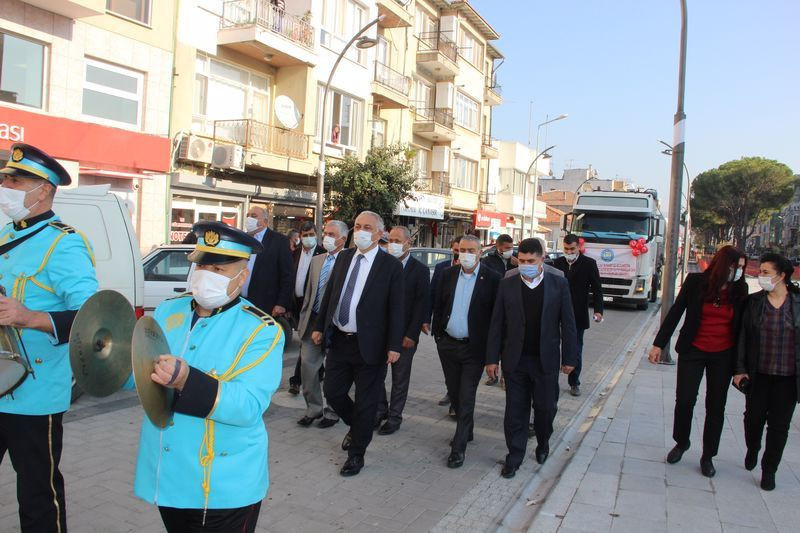 Türkiye'de bir ilk böylesi görülmedi! Manisa'da herkes durup onları izledi - Resim: 1