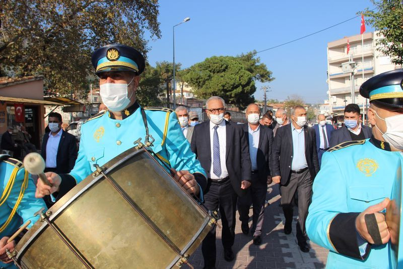 Türkiye'de bir ilk böylesi görülmedi! Manisa'da herkes durup onları izledi - Resim: 2
