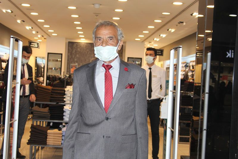 Isparta’da 66 yaşındaki adam hayatında ilk kez takım elbise giydi - Resim: 2