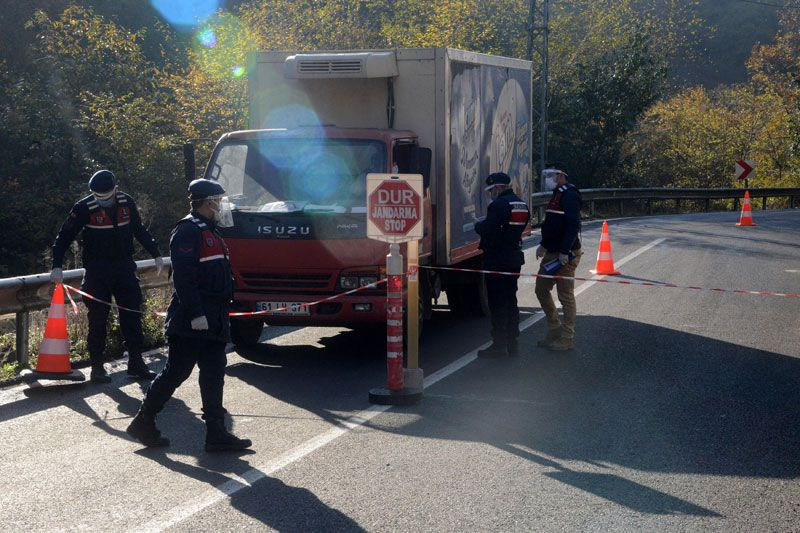 Trabzon'da karantinayı duyan mahalleden apar topar kaçtı - Resim: 1