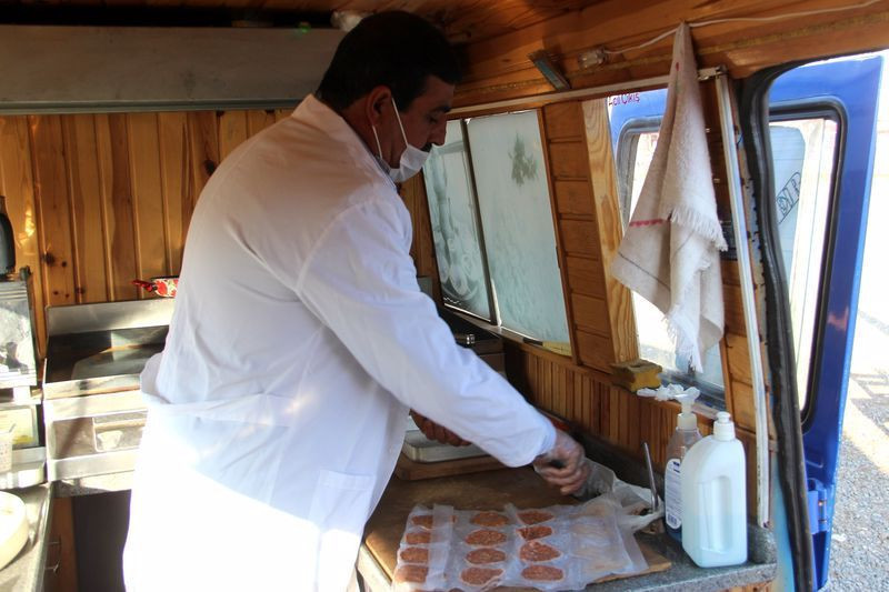 Erzurum'da 32 yıllık mesleğini bırakıp bu işe başladı! Siparişlere yetişemiyor - Resim: 1