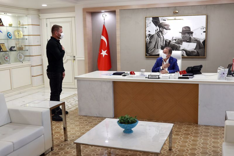 Kırkpınar Başpehlivanı da Survivor'da! Sarı Fırtına İsmail Balaban Antalya'dan dualarla uğurlandı - Resim: 1