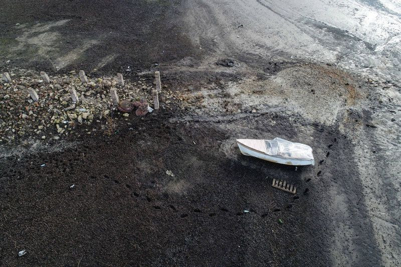 İstanbul Terkos gölünde sular çekildi her şey ortaya çıktı - Resim: 4