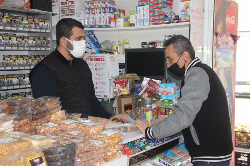 Antalya'da manav fırsatı değerlendirdi! Çekirdeği getiren istediğini götürdü - Resim: 2