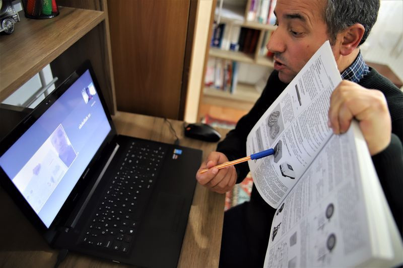 Elazığ'da 8 yıl günde 8 km yürüdü 1.'likle bitirdi! 15 kez KPSS'ye girip hayalini gerçekleştirdi - Resim: 2