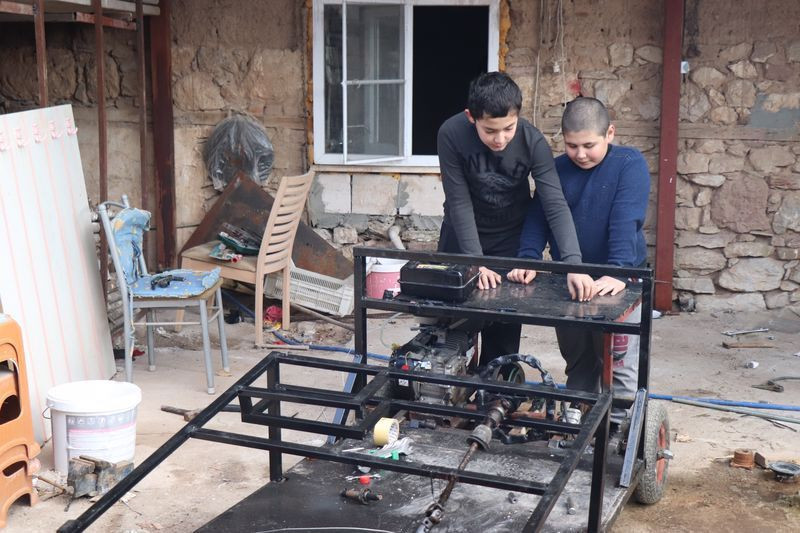 Denizli'de dizide görüp hurdalardan yaptılar! Babasına göstermedi - Resim: 4