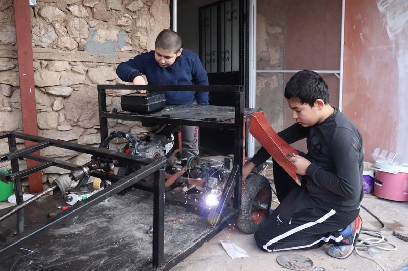 Denizli'de dizide görüp hurdalardan yaptılar! Babasına göstermedi - Resim: 3