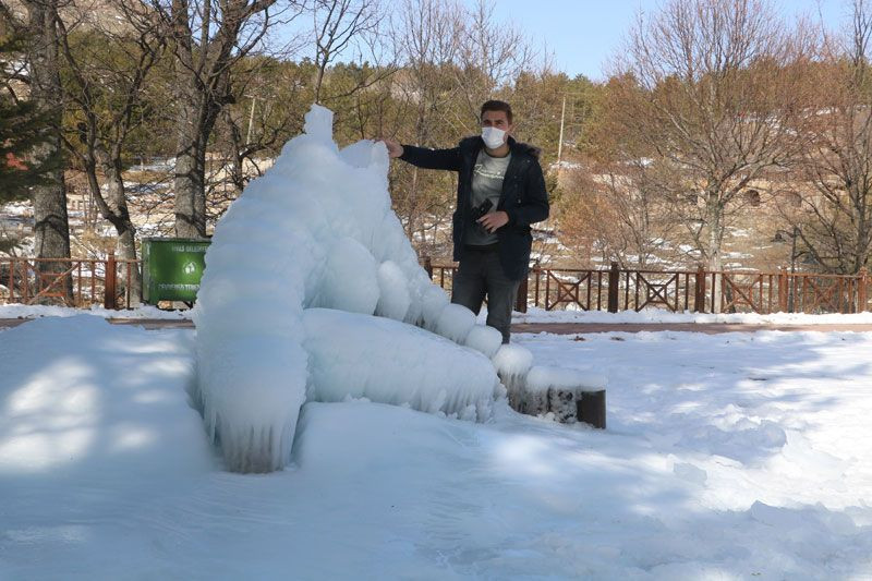 Önce patladı sonra dondu! Sivas'ta ilginç görüntüler - Resim: 1