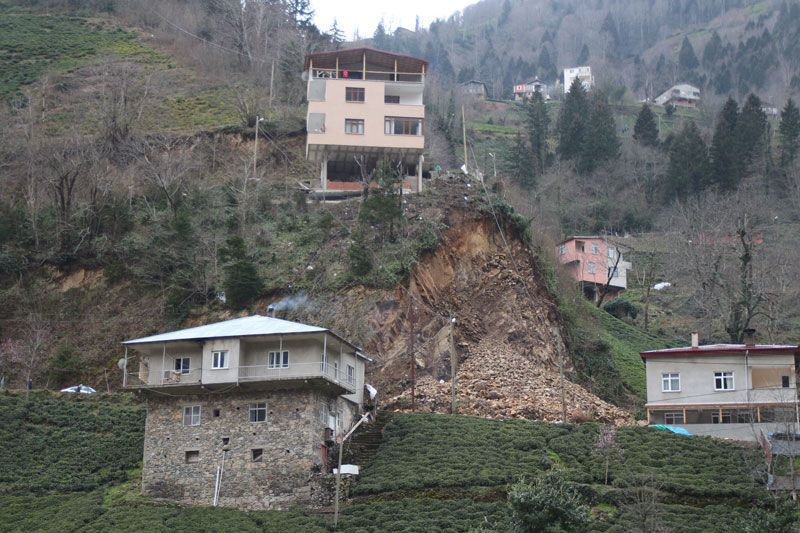 Rize'de korkutan görüntü 3 yıllık emekleri yok olmak üzere - Resim: 2