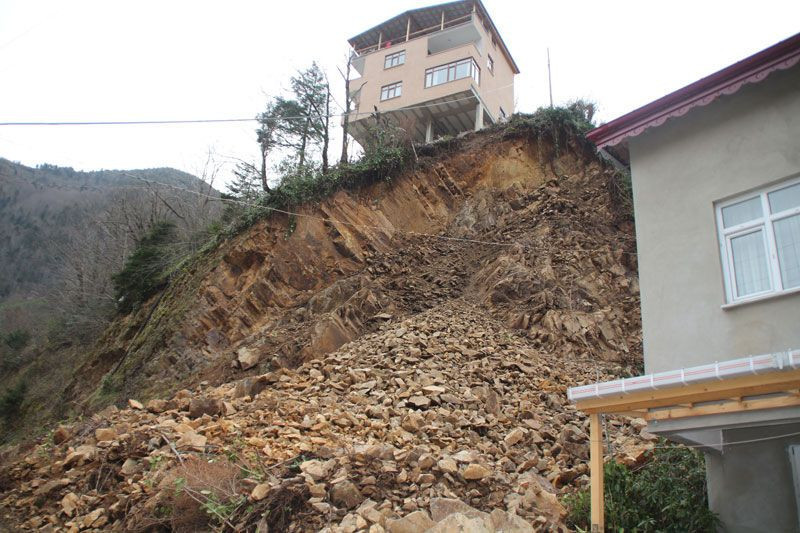 Rize'de korkutan görüntü 3 yıllık emekleri yok olmak üzere - Resim: 3