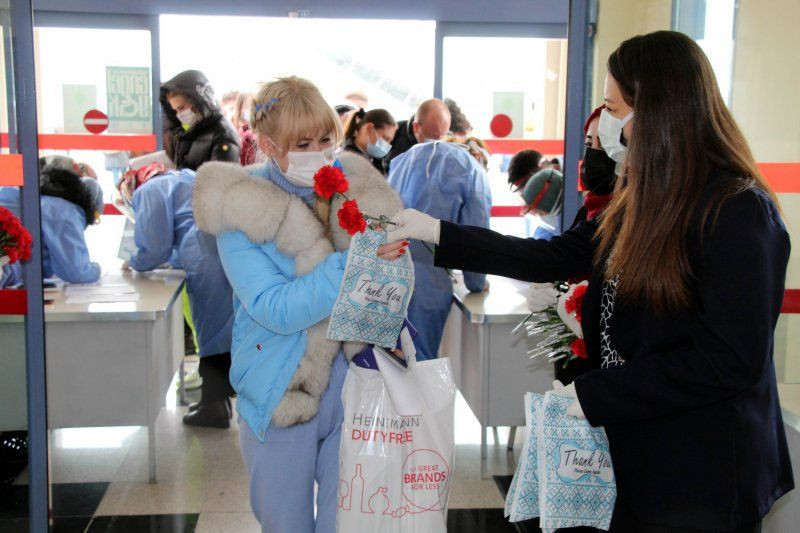 Ukraynalı turistler Kapadokya'da! Çiçek ve Türk lokumu ile karşılandılar - Resim: 2