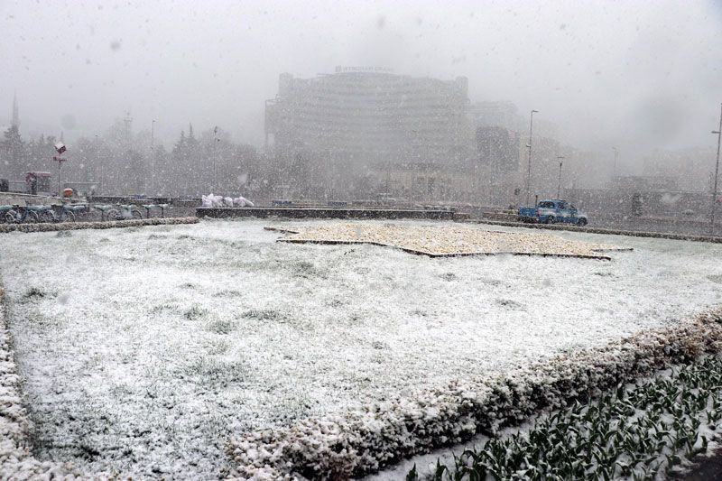 Kayseri'de nisan karı kar kalınlığı 10 santimetreye yaklaştı - Resim: 4