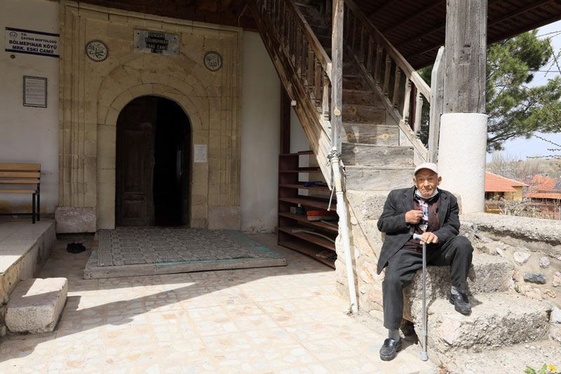 Burdur'da 900 yıllık camide endişeli ibadet! Duvardaki deliklerin sırrı çözüldü - Resim: 3