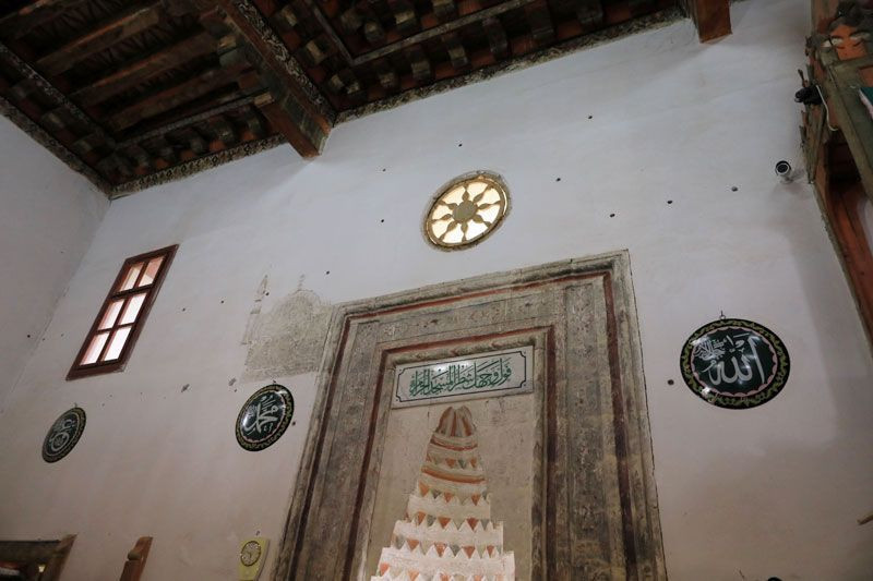 Burdur'da 900 yıllık camide endişeli ibadet! Duvardaki deliklerin sırrı çözüldü - Resim: 4