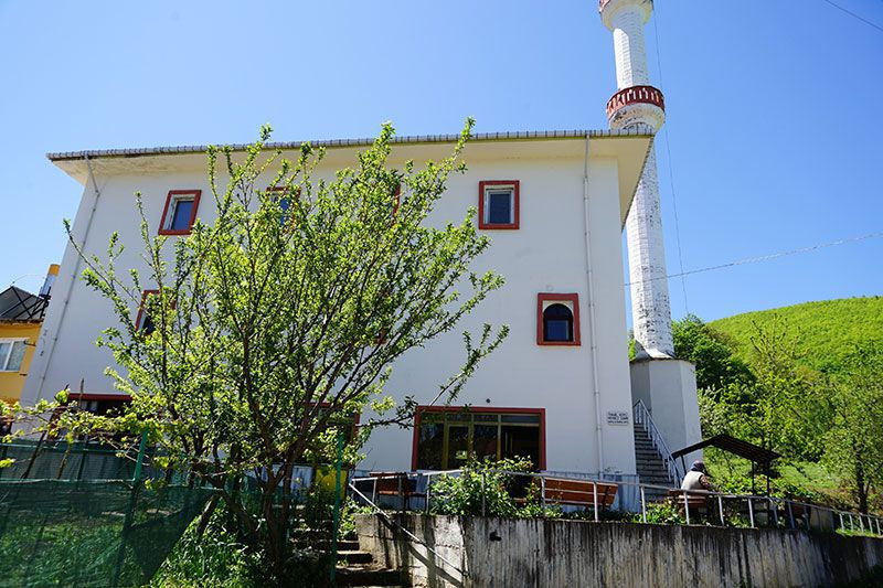 O köyde hiç vaka yoktu! Korona olduğunu bile bile cuma namazına gitti bulaştırdığı 6 kişi öldü - Resim: 2