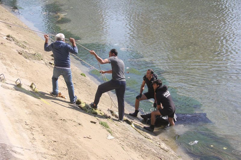 Adana'da kaybolan genç ölü bundu ceset çıkarılırken yakınları gözyaşlarına boğuldu - Resim: 2