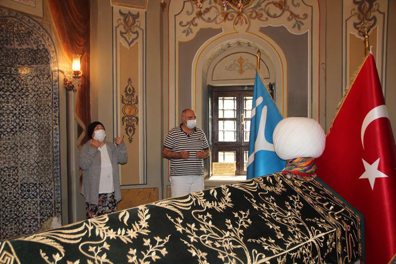 Ertuğrul Gazi türbesi 15 ay sonra açıldı çevre illerden türbeye akın ettiler - Resim: 1