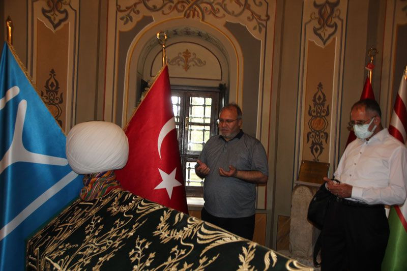 Ertuğrul Gazi türbesi 15 ay sonra açıldı çevre illerden türbeye akın ettiler - Resim: 2