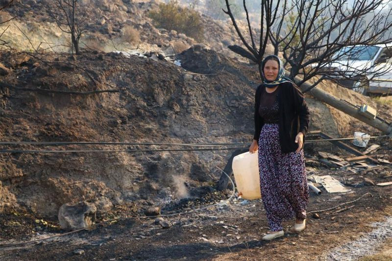 Mersin'deki orman yangını! Hamide Teyze gözyaşlarına boğuldu - Resim: 2