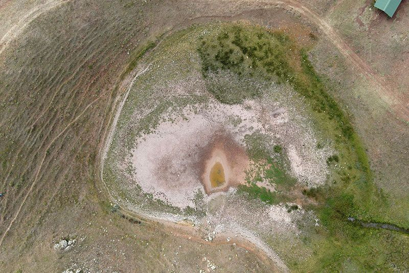 Gümüşhane'deki Dipsiz Göl “Dipsiz Çöl” oldu! Ardık dibi görünüyor - Resim: 1