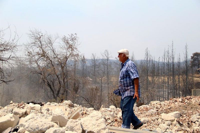 Manavgat'ta yangında 4 evi yandı 54 yıllık emeği 2 dakikada gitti - Resim: 2