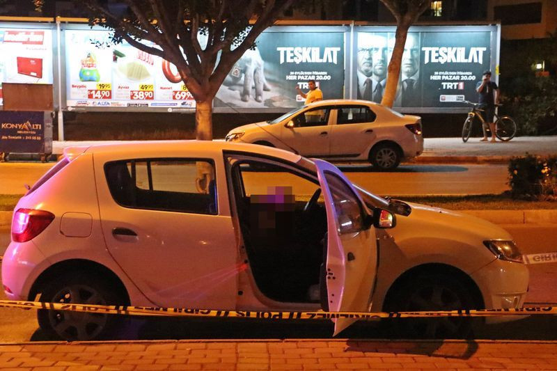 Antalya'da pes dedirten görüntü! Eğilerek baktı: Görebilmek için meraklılar adeta yarıştı - Resim: 1