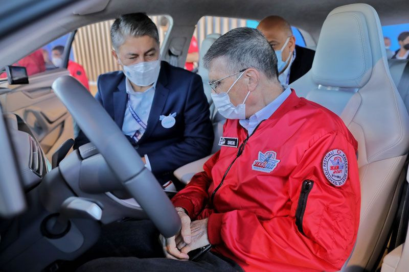 Prof. Aziz Sancar TOGG’un direksiyonuna geçti proje hakkında bilgi aldı - Resim: 2