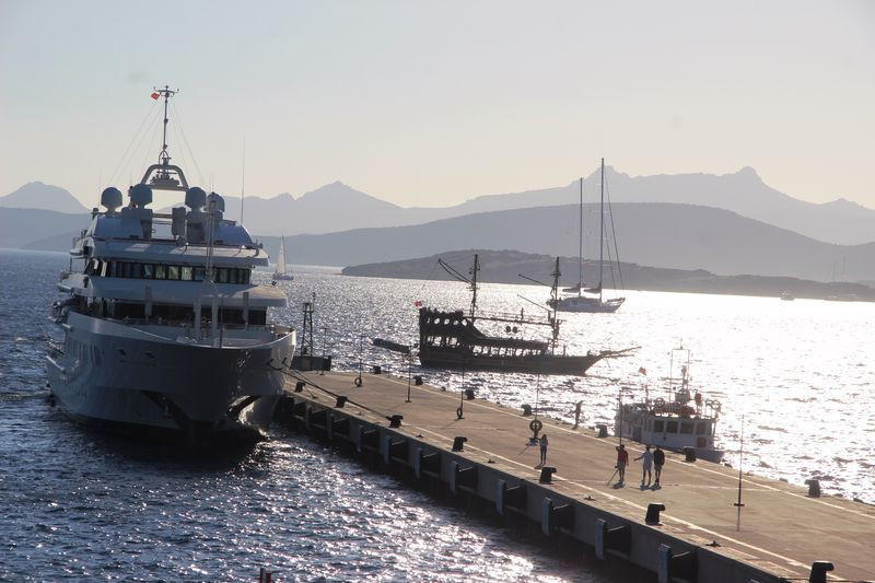 4 katlı lüks yat Muğla Bodrum'a demir attı! Kirasını duyan inanamadı - Resim: 2